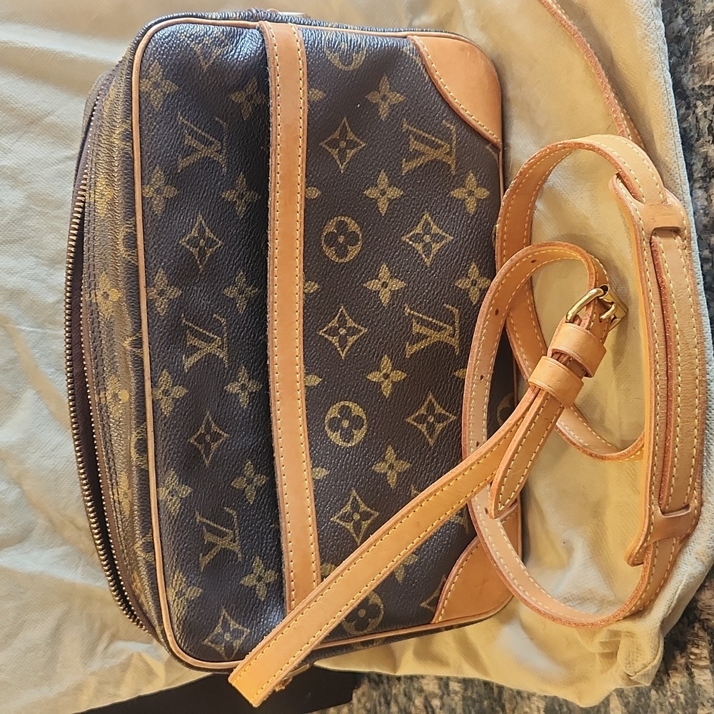 Authentic Louis Vuitton Trocadero 27 Crossbody